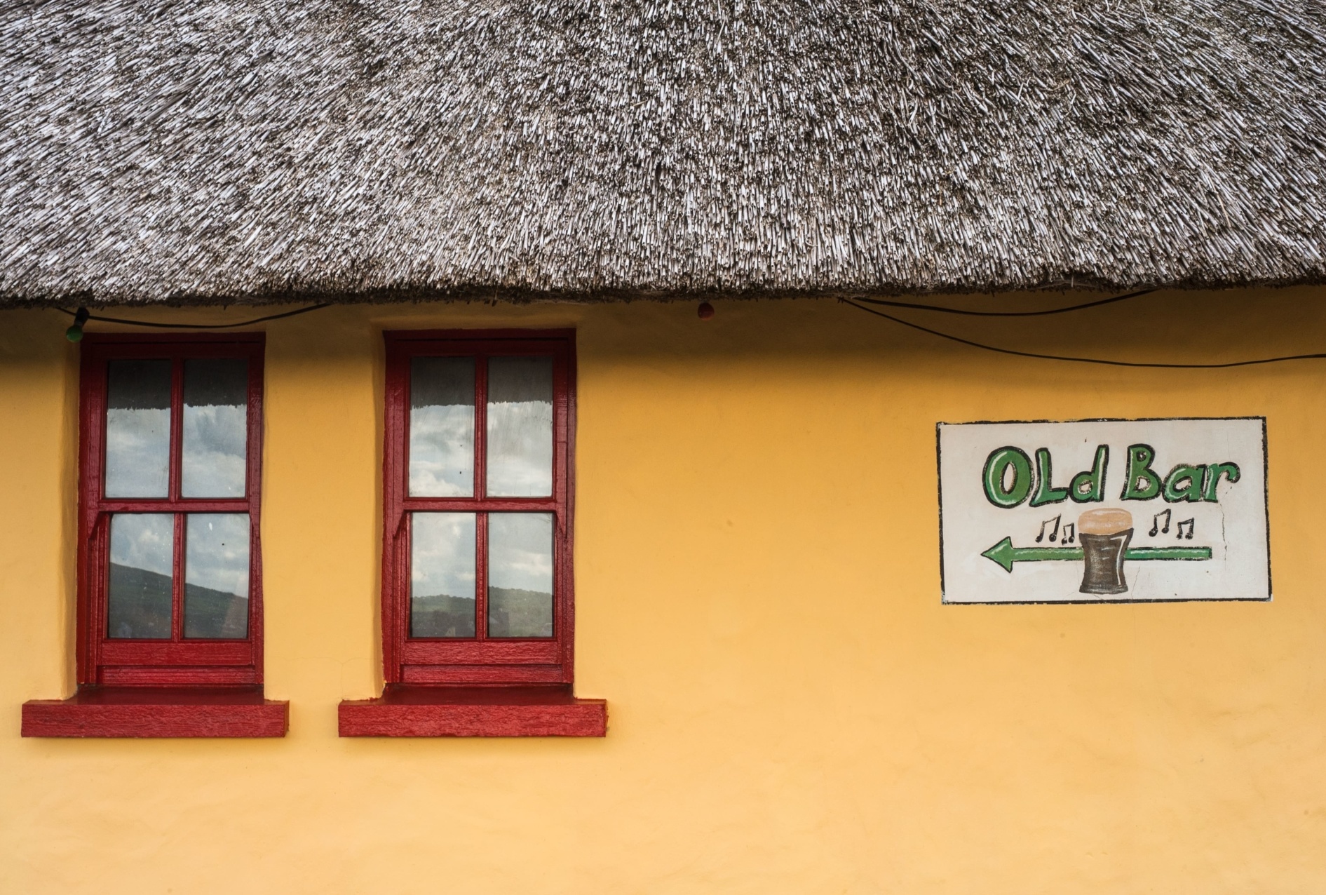 Vieux pub dans un cottage, Irlande