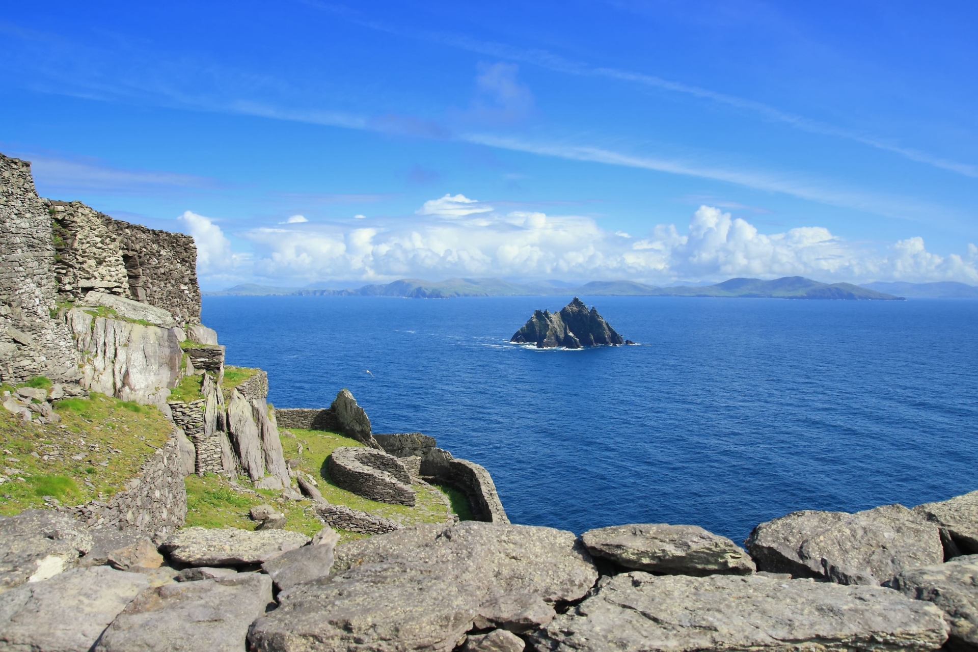 Vue sur Little Skellig depuis l'île de Skellig Michael