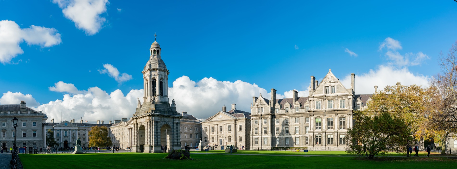 Le campanile de Trinity College à Dublin