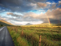 Arc en ciel dans la région du Connemara, Irlande