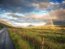 Arc en ciel dans la région du Connemara, Irlande