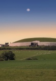 Coucher de soleil sur le site de Newgrange, Irlande